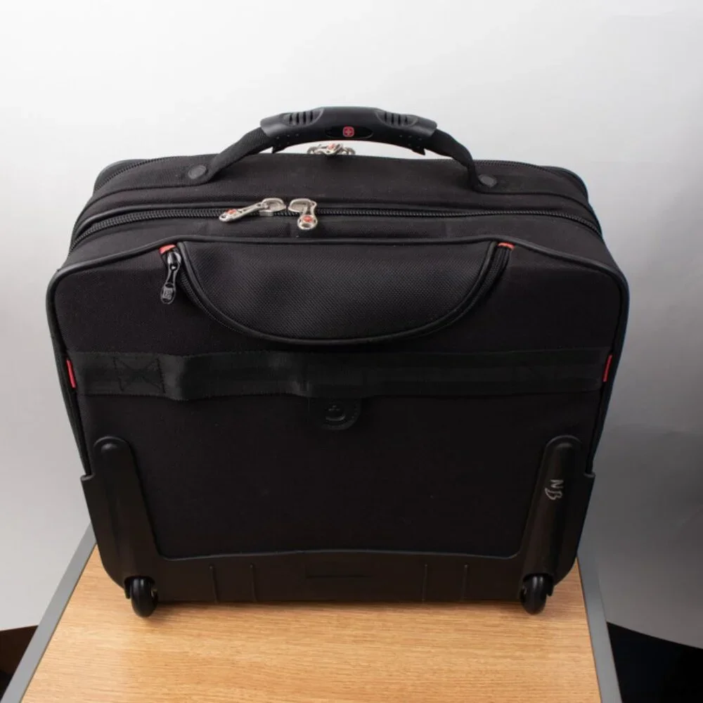 Wenger Swiss Gear Granada Rolling Business Briefcase Carry On Bag Computer